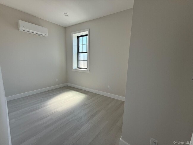 Building Photo - 36 Lakeville Rd