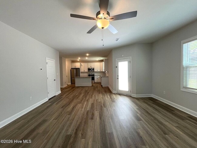 Building Photo - 143 Lonesome Glory Dr