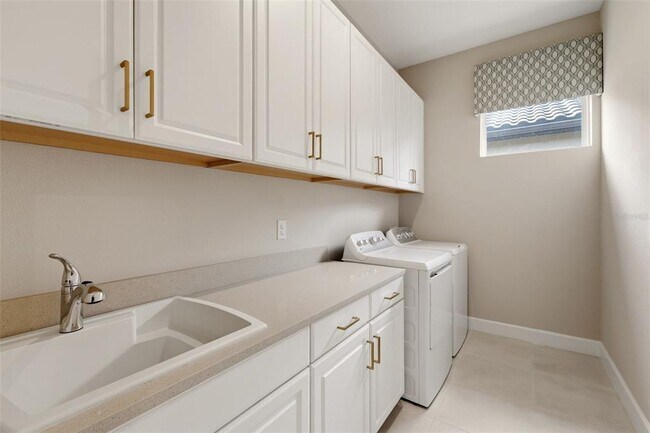 Building Photo - 7708 Moonbeam Ave