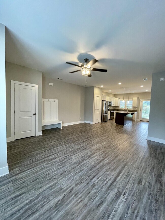 Building Photo - 93 Warwick Dr