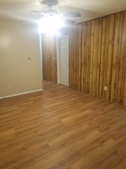 Building Photo - 105 College Park Ct