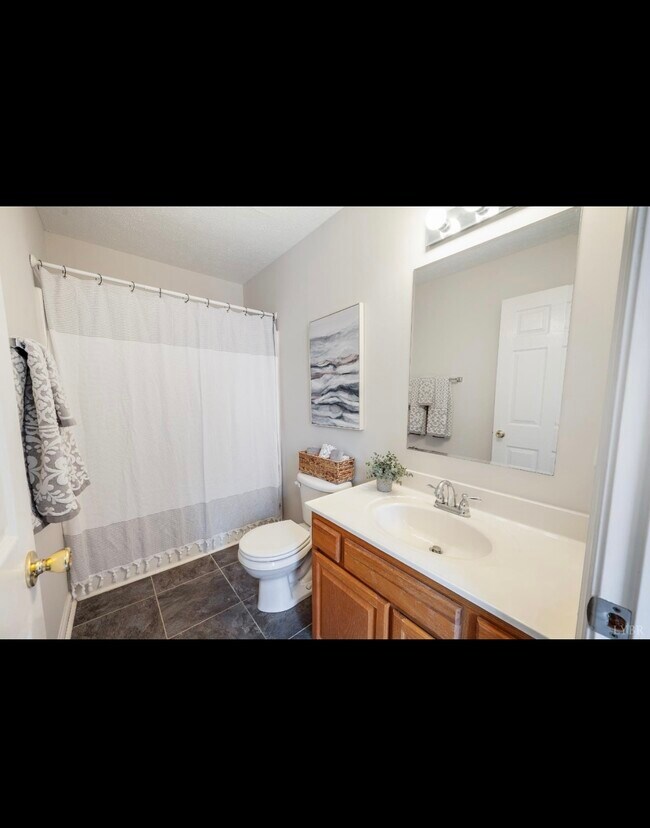 Building Photo - 224 Dove Ct