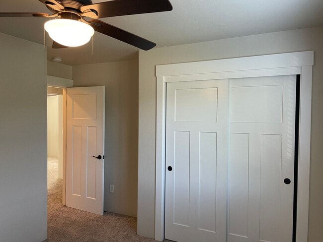 Building Photo - Gorgeous 4 Bedroom 2.5 Bath Home-A Must Se...