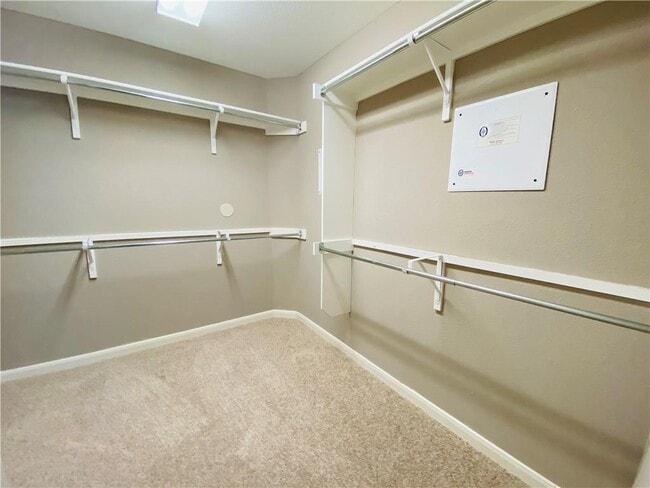 Building Photo - 561 Golden Creek Dr