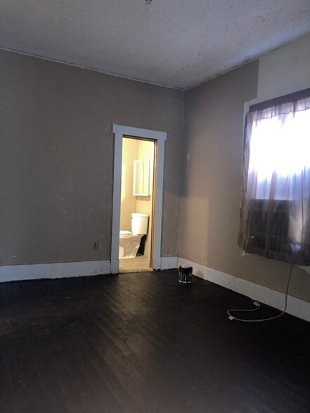 Building Photo - 1628 E Grand Ave