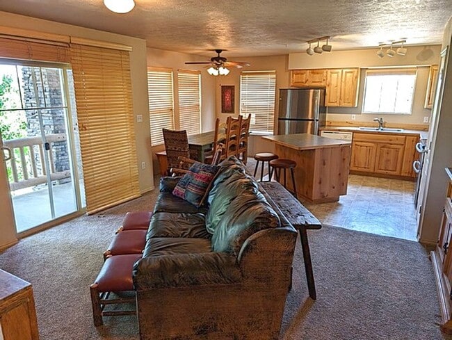 Building Photo - Fully Furnished Fox Bay Condo, AC, 2 Parki...