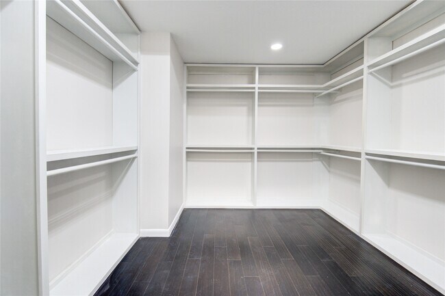 Building Photo - 115 Crimson Bay Dr