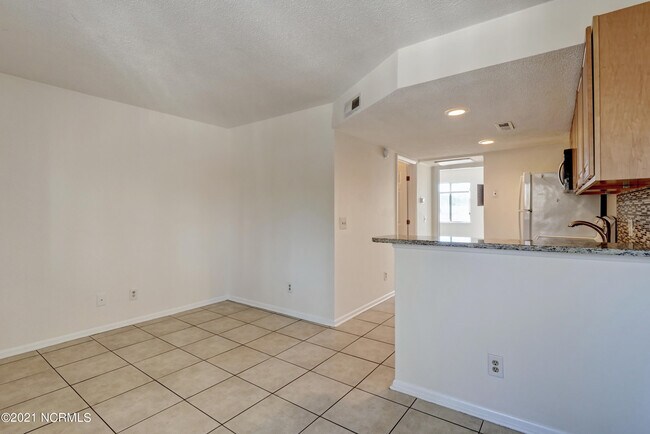 Building Photo - 4750 Seahawk Sq