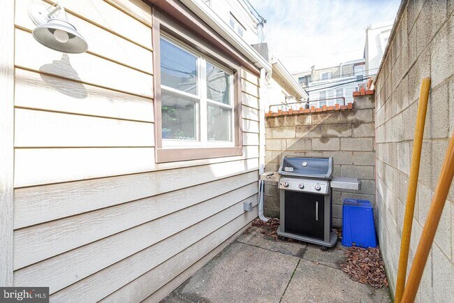Building Photo - 613 Taney Terrace