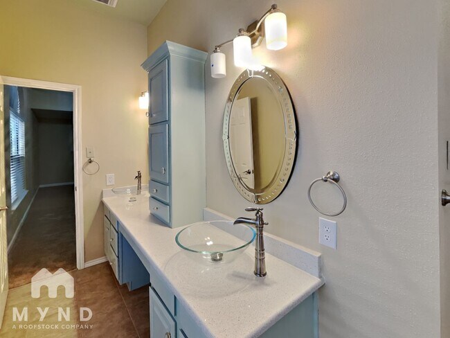 Building Photo - 3403 Shallow Grove