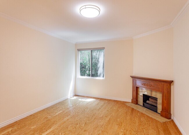 Building Photo - Stunning 2 Bed | 2 Bath Luxury Condo with ...