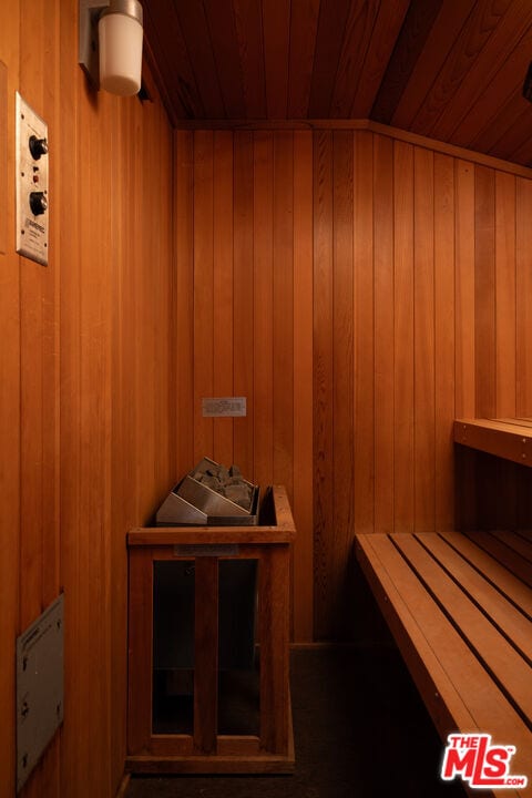 Building Photo - 1744 N Doheny Dr