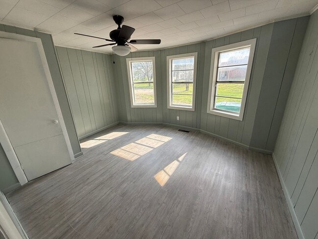 Building Photo - Renovated 5 Bedroom 2 Bath Home for Rent!