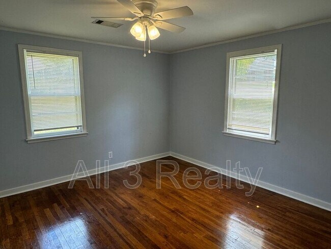 Building Photo - 4259 Hickory Dr