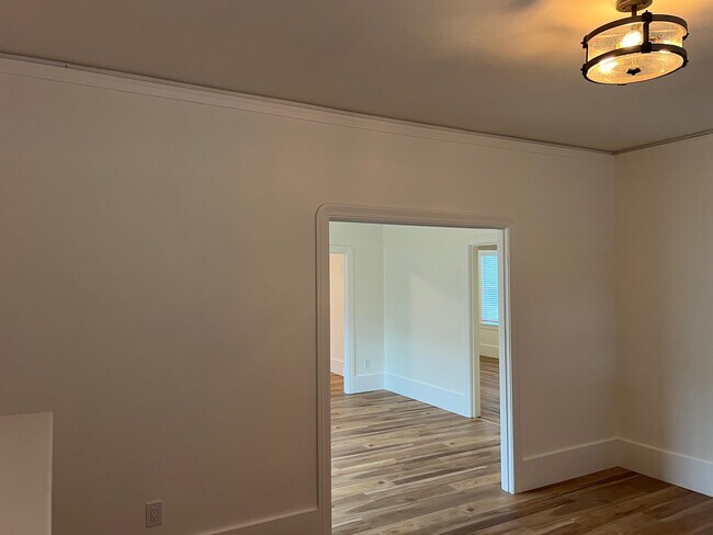 Building Photo - 708 N L St