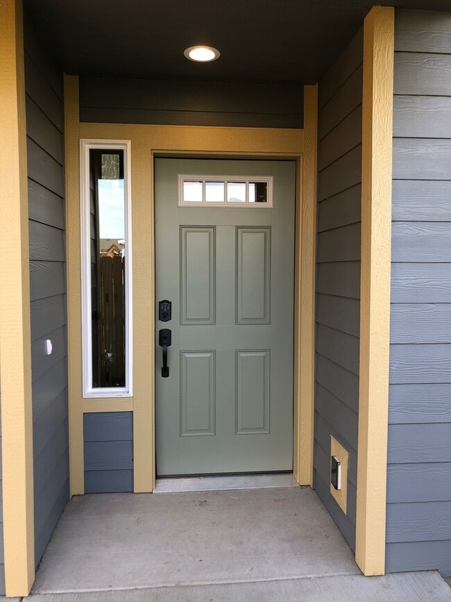 Building Photo - 4.5 Bathrooms ! 4 large bedrooms! Close to CWU