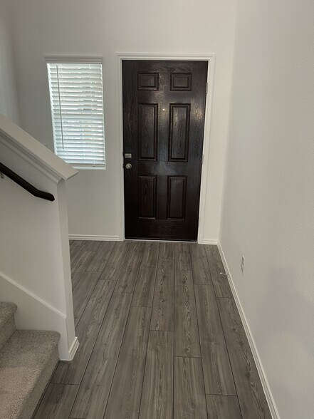 Building Photo - 825 Breakwater Dr