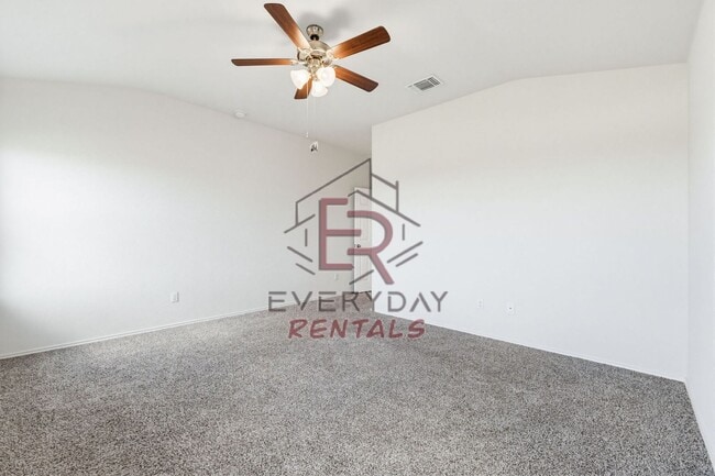 Building Photo - 3 bedroom 2 bath open concept
