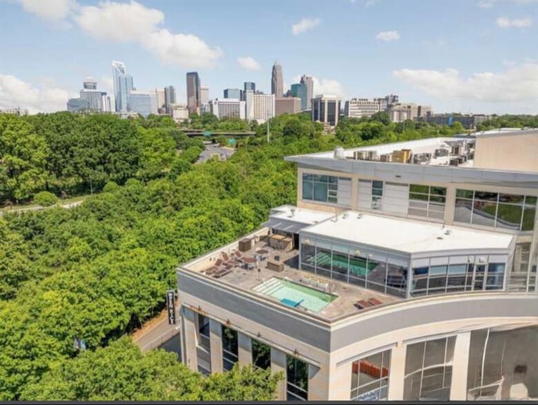 Building Photo - 1133 Metropolitan Ave