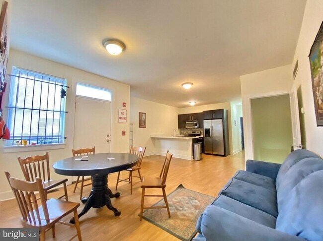 Building Photo - 1620 W Jefferson St