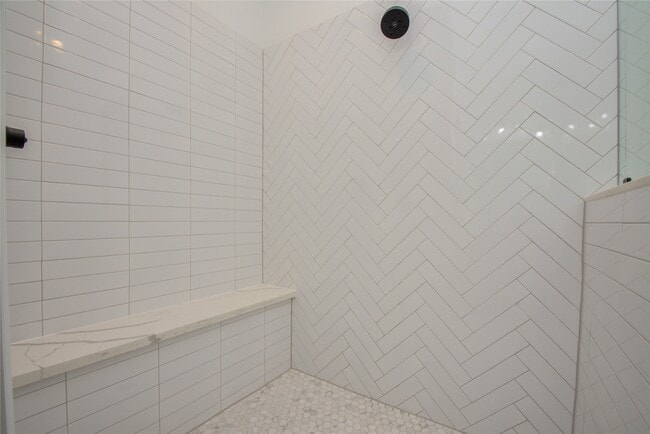 Building Photo - 2315 Sherwin St