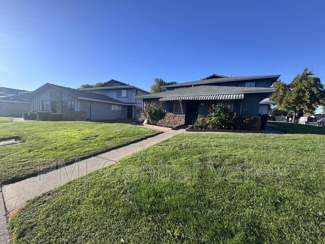 Building Photo - 4479 La Cresta Way