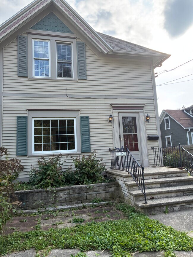 Building Photo - 1114 N Appleton St