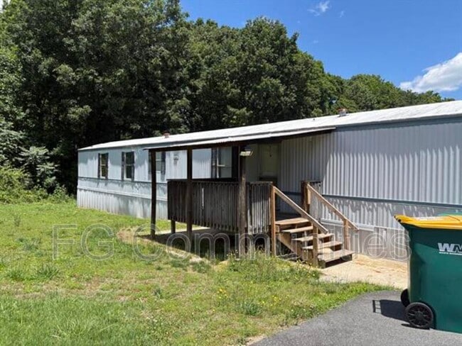 Primary Photo - 4557 Wallburg Rd
