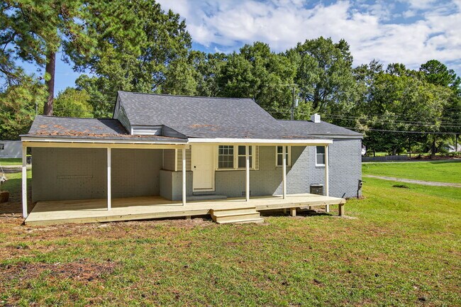 Building Photo - 13648 Track Ln