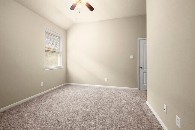 Building Photo - 3835 Raintree Village Dr