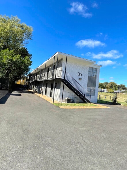 Building Photo - 35 N Idlewild St