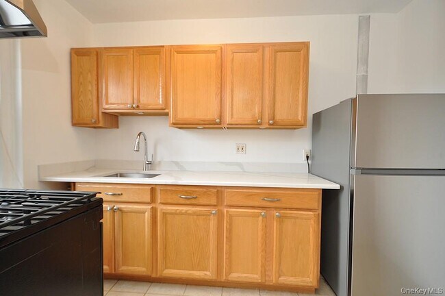 Building Photo - 180 Garth Rd