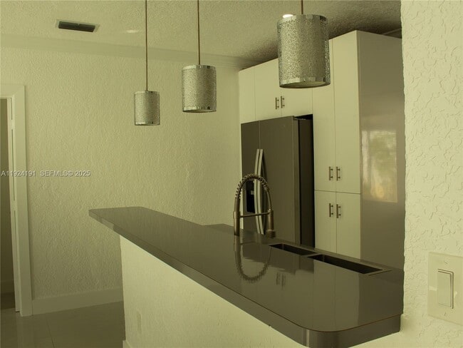 Building Photo - 1211 W 34th St