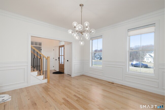 Building Photo - 112 Stallion Dr