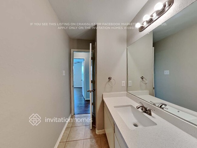 Building Photo - 16722 Warbler Dr