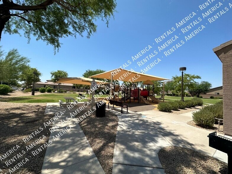 Building Photo - 3050 E Cherry Hills Pl