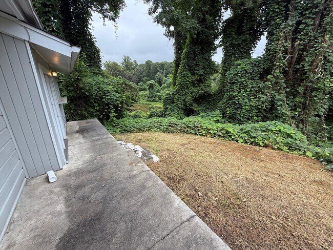 Building Photo - 1500 Lake Village Dr