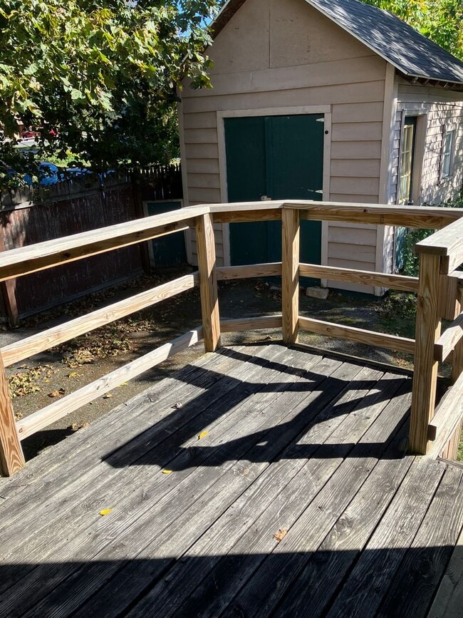 Building Photo - Lovely 3 Bed Colonial main floor laundry