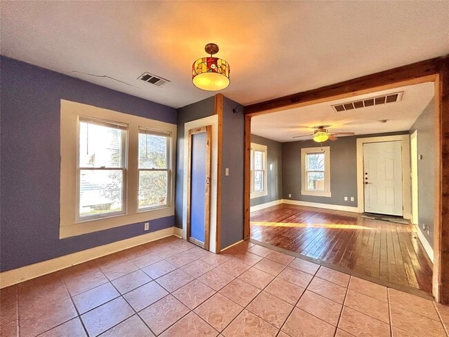 Building Photo - 1112 W 3rd St