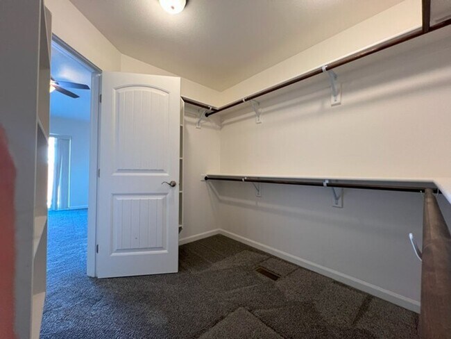 Building Photo - Three Bedroom on the Golf Course in Fer...
