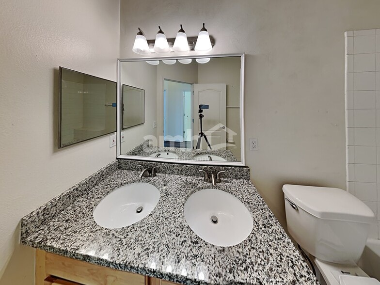 Building Photo - 1130 Cherry Valley Way