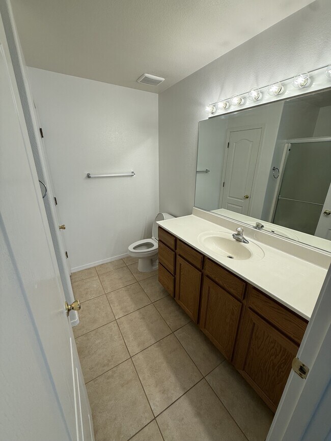 Building Photo - 4942 S Rinaldi Dr