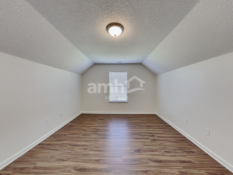 Building Photo - 5755 Fawn Dr