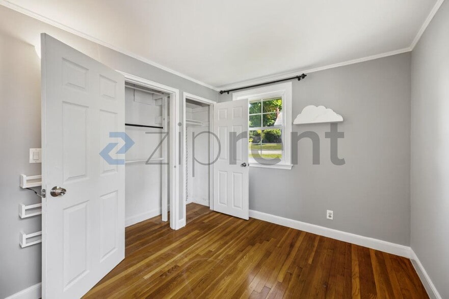 Building Photo - Unit