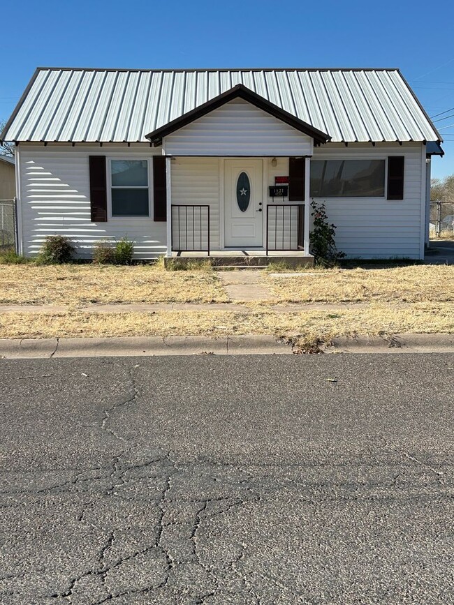 Building Photo - PRICE CHANGE!!!  Nicely Renovated Home!