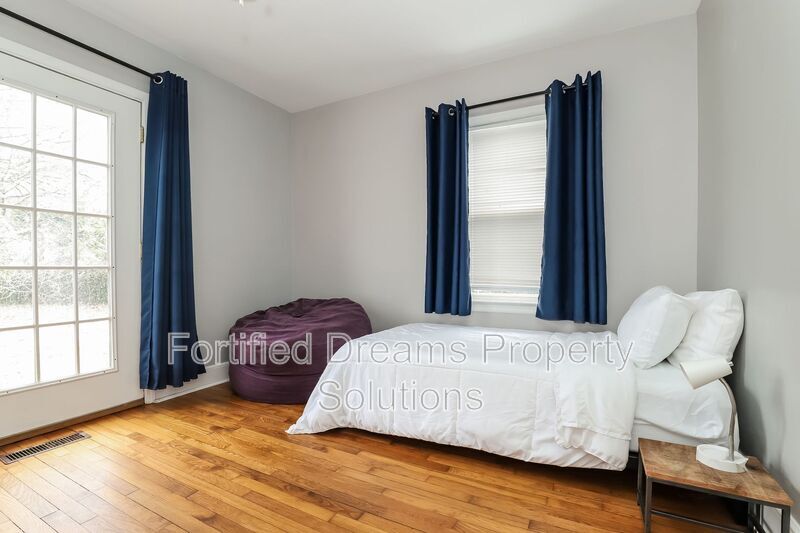 Building Photo - 3021 Sourwood Rd