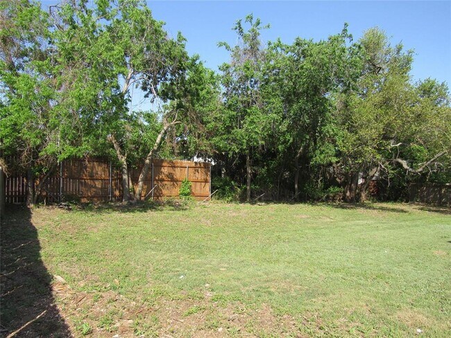 Building Photo - 2007 Sumac Ln