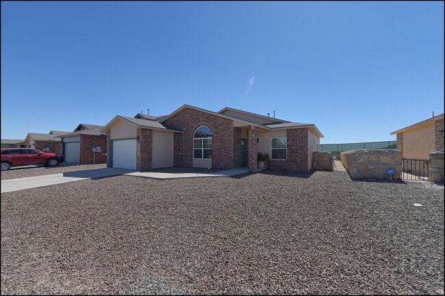 Building Photo - 14408 Escalera Dr