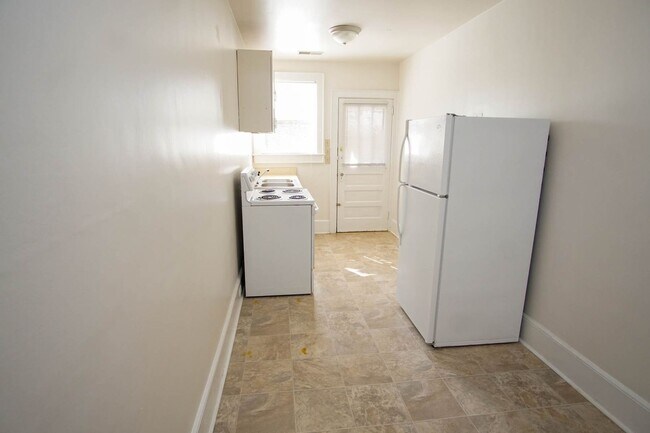 Building Photo - 3014 Kershaw St
