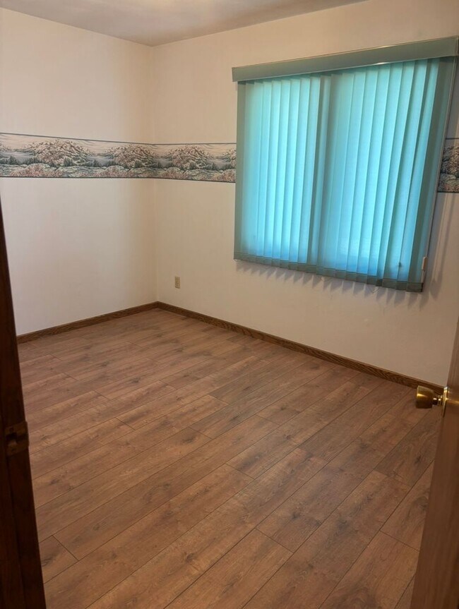 Building Photo - 106 Merlin Cir